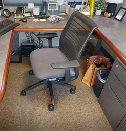 [#B13-5] Task chair, with arms
