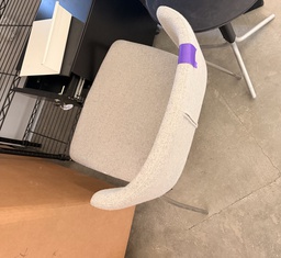 [#B8-1] Cream Guest Chair