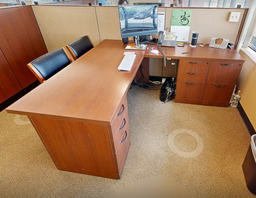 [#E6-8] L-shaped desk