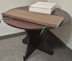 [#C4-26] Round Mohogany Table