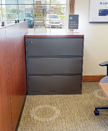 [#D8-8] Filing cabinet