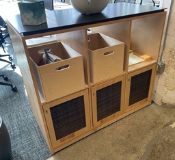 [#D19-pic_030] Cubby shelves w/bottom doors