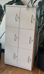 [#D15-pic_033] White lockers (no keys, but all unlocked)