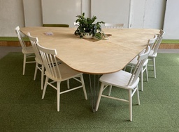 [#C4-pic_058] Triangular table (disassembled)