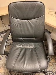 [#B12-29] BLACK LEATHER CHAIR-D3