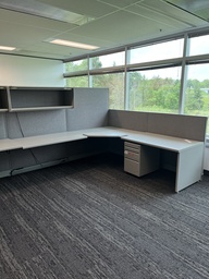 [#A2-39] 96' by 96' Haworth stations