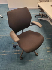 [#B13-69] Black Task Chair
