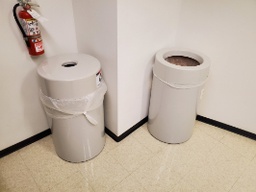 [#00-137] Trash Cans