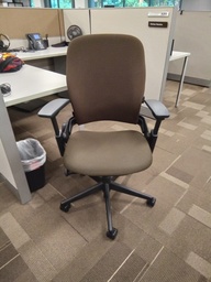 [#B13-7] Steelcase Leap Chair