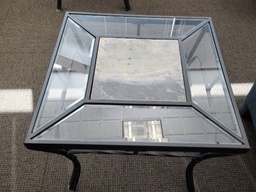 [#C13-11] Small Square Glass Table
