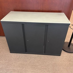 [#D18-33] 3-Door storage cabinet