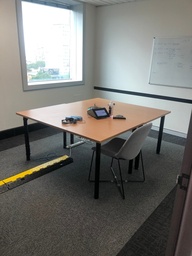 [#C7-15] Meeting room tables