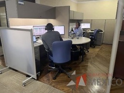 [#A3-12] Estación de trabajo para 3 con 3 archivero de pedestal y 3 gavetas color gris 