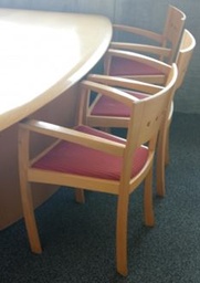 [#B8-114] Wooden guest chair, red fabric | Silla para invitados de madera, tela roja