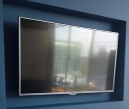 [#H16-119] TV, 40", and stand | TV, 40", y soporte