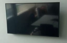 [#H16-151] TV, 50", with stand | TV, 50", con soporte