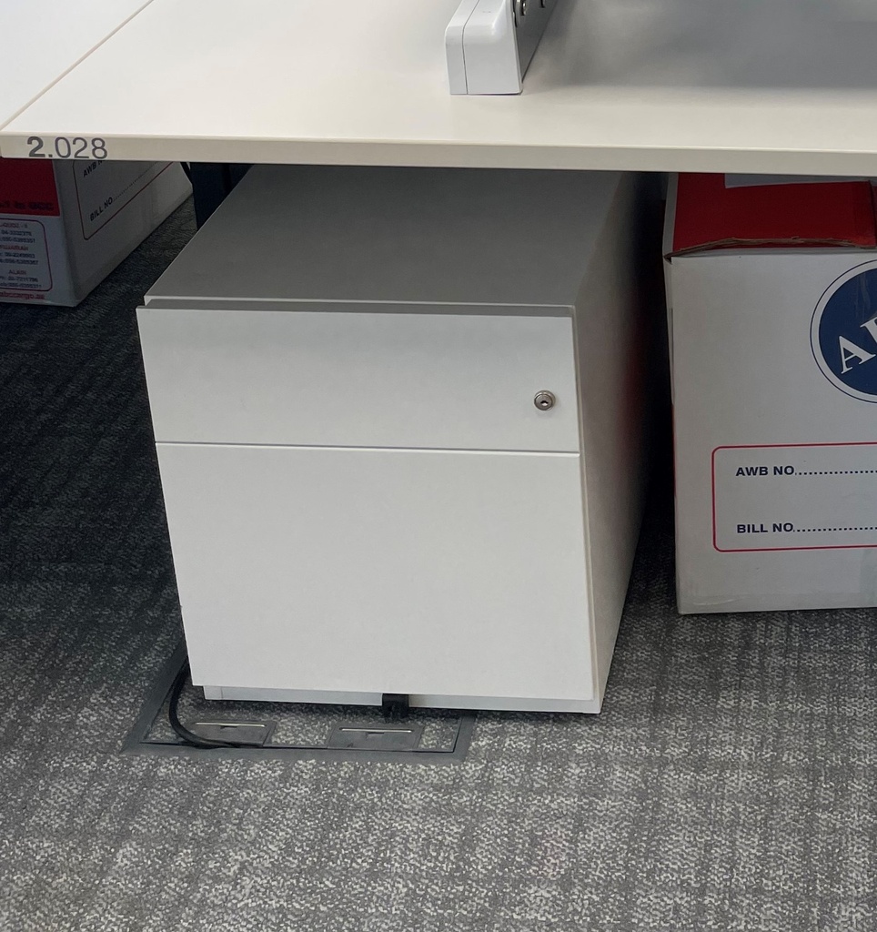 White Storage Pedestal | قاعدة تخزين بيضاء