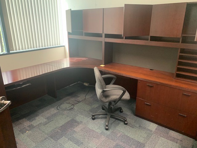 Desk set-up, right-handed