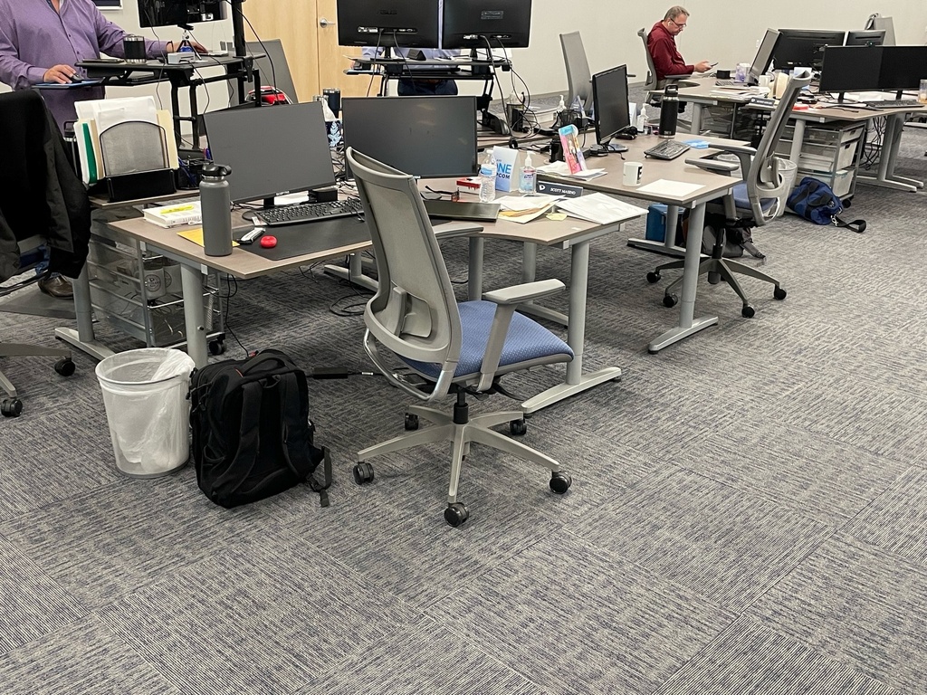 Height-Adjustable Desk (Rounded)