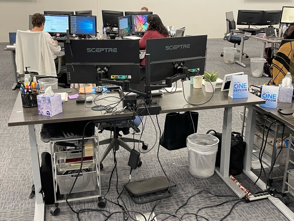 Height-Adjustable Desk (Rectangle)