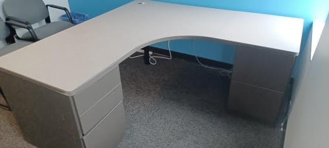 L SHAPED DESK 6' X 6'