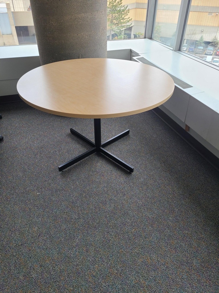 Round table - 4' diameter 