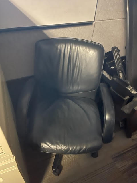 LEATHER BLACK TASK