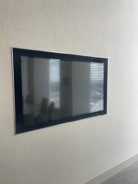 FLAT SCREEN TV