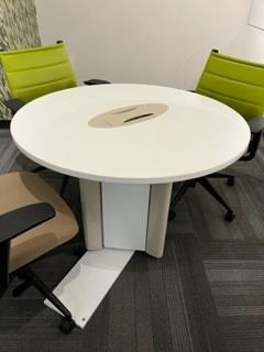 Round Table w/ Power - 36"