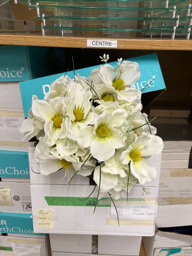 Box of articficial flowers, misc.