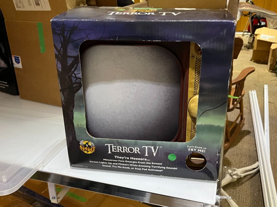 Terror TV animatronic Halloween décor 