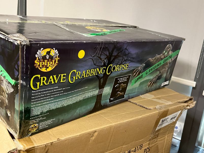 Grave Grabbing Corpse animatronic Halloween décor 