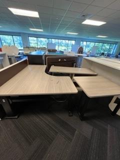  24" x 60" return w/ metal legs