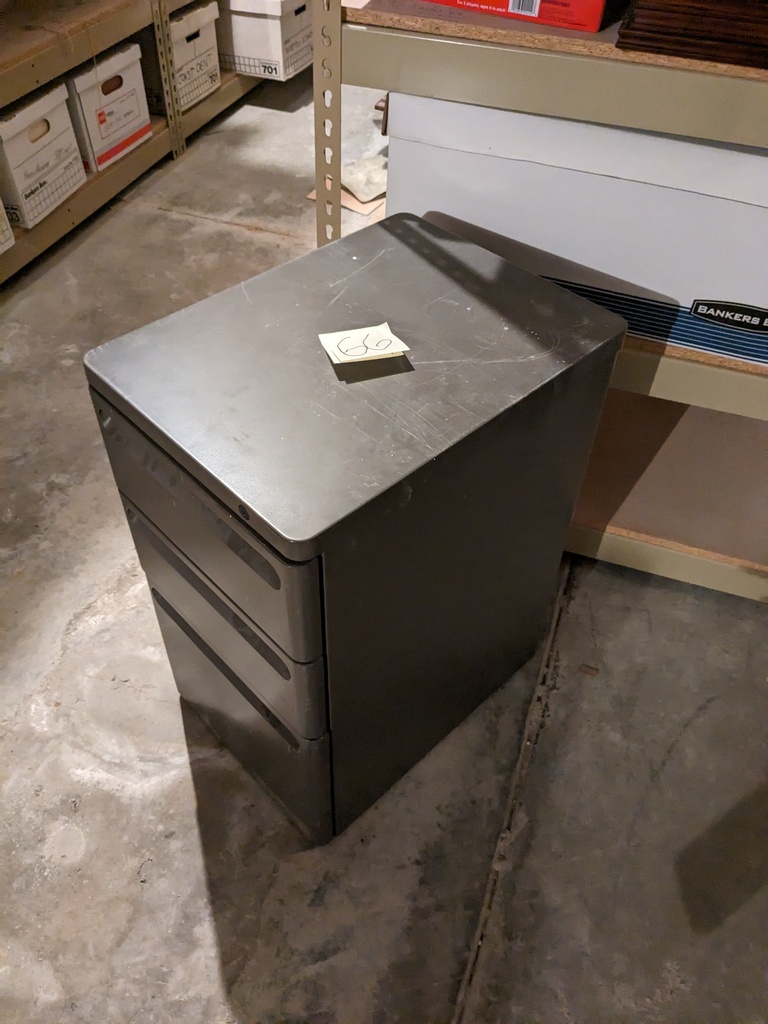metal mobile b/f (1.5'x2'x2')