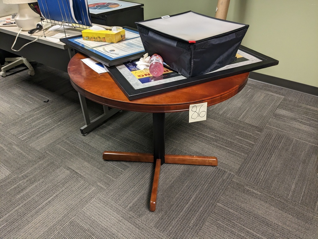 wood guest/meeting table (3'x3'x2.5')