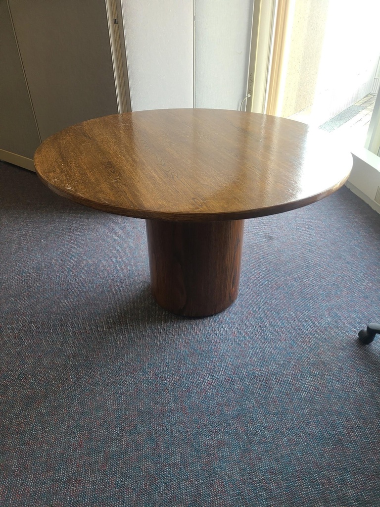 Round table - 48" diameter