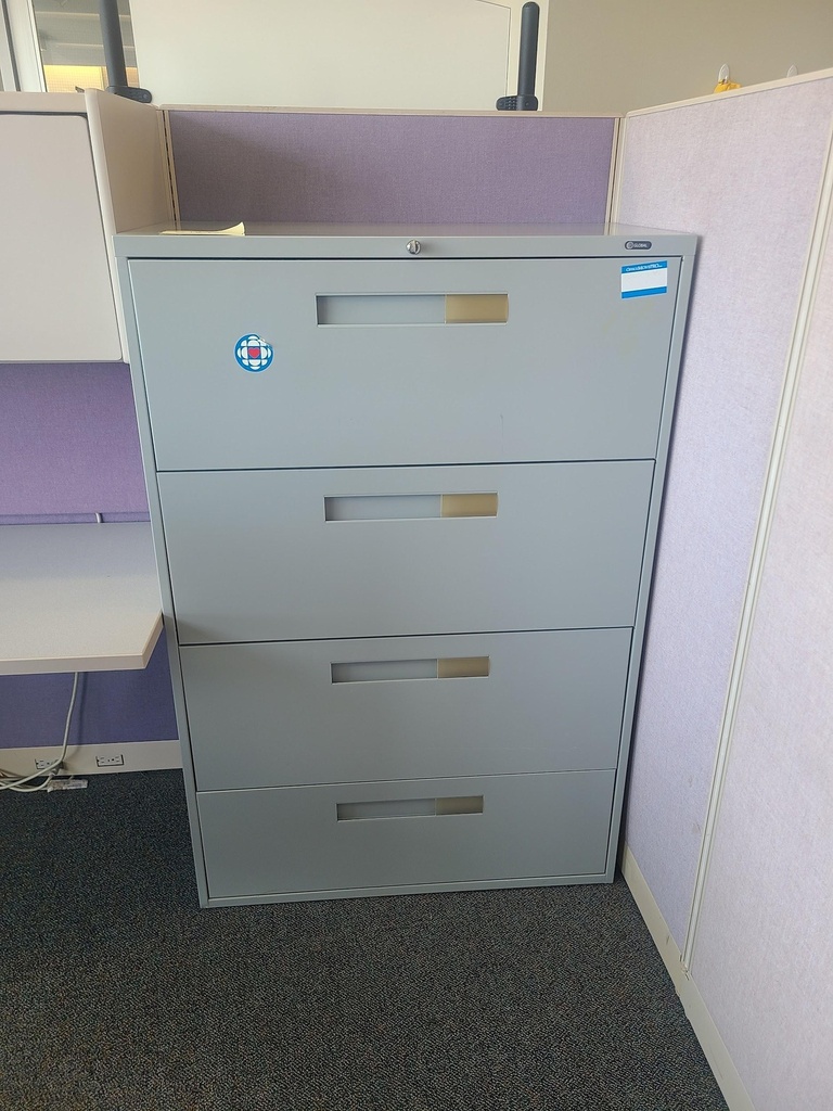 Armoire à quatre tiroirs