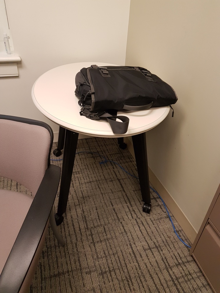 Oval Table - 30"x24"