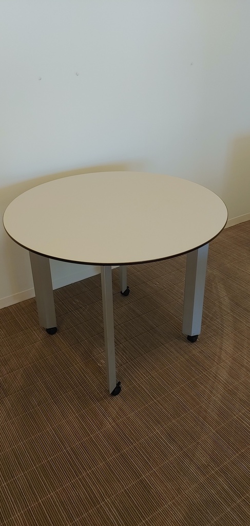 Knoll Round White Table w/ Casters