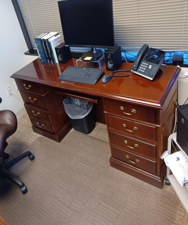 Desk 6’