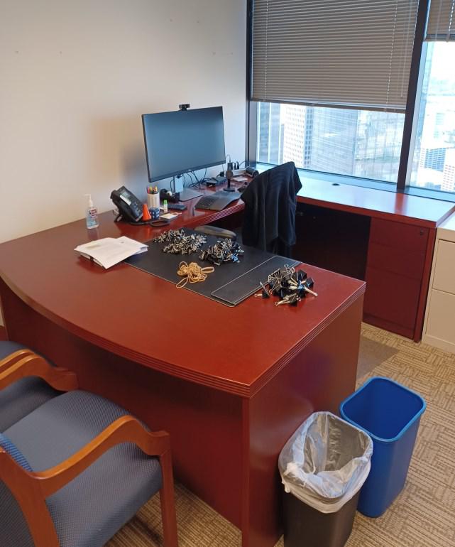 Rh U-Desk 6’ X 8’