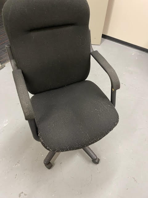 BLACK UPHOLSTERED CHAIR