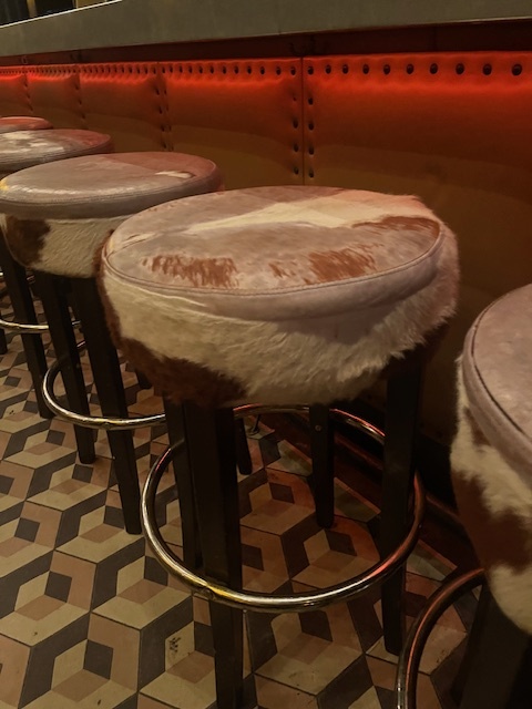 Bar stool