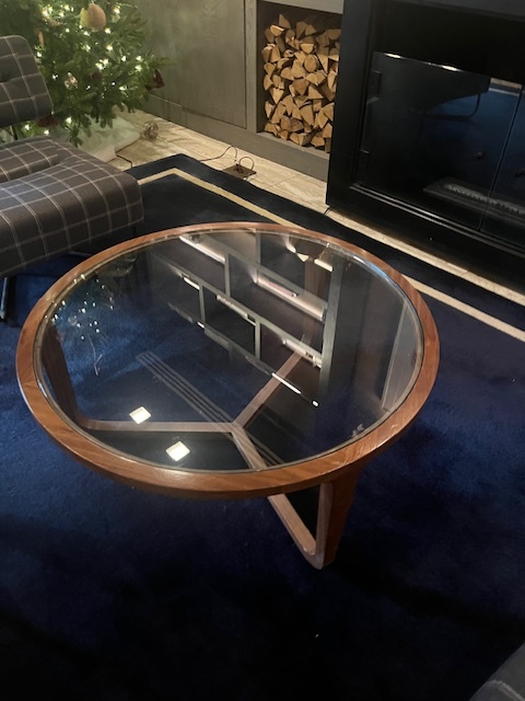 Round coffee table