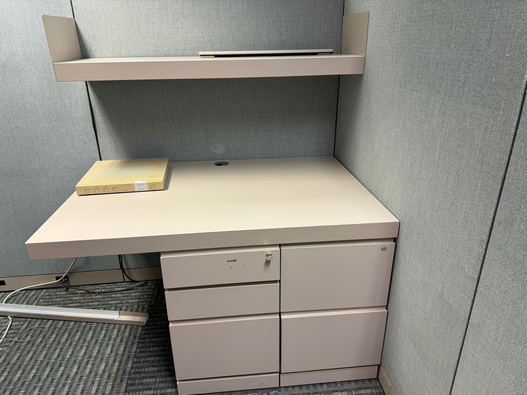 Corner desk, 29x32x48"