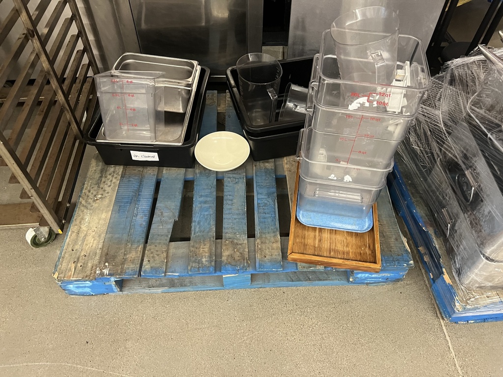 Tub, plastic or metal