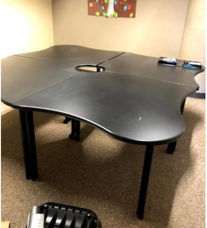 Curvy Black Table (Set of 4)