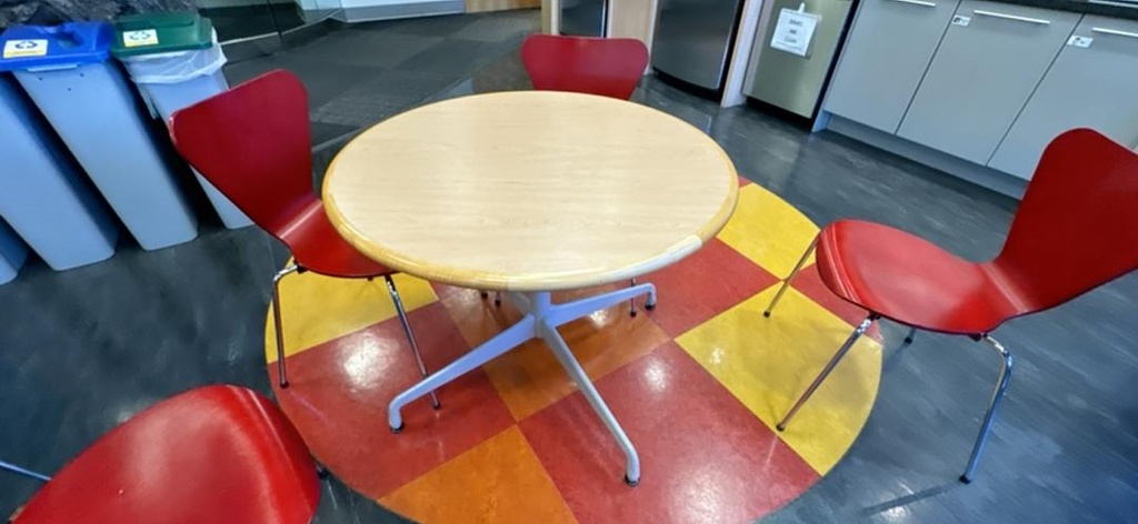 30" Round Table, Maple/Silver, 72" x 40" x 31"