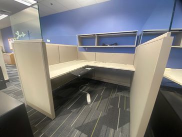 Panel System Desk With Overhead Storage