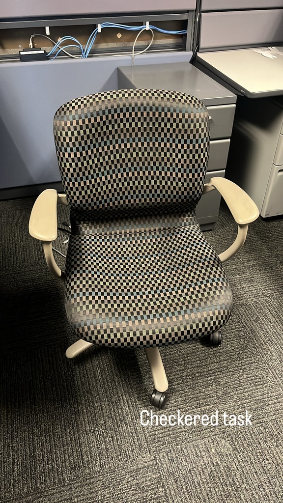 Chaise de travail à carreaux